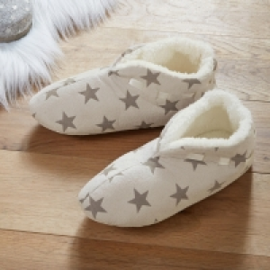 NKD  Damen-Hüttenschuh mit Sternmuster